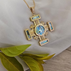 Gold pendant with Roman glass, Roman glass, Ancient jewelry