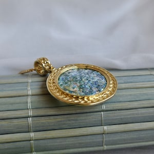 gold pendant with Roman glass, Roman glass, Ancient jewelry