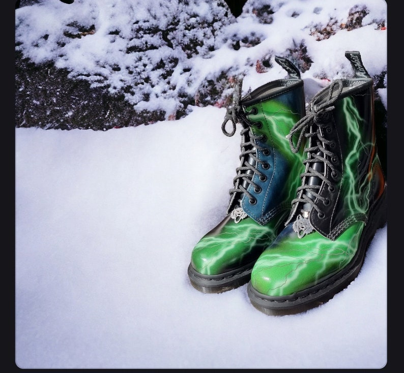 Charm Doc Martens Corre con Lobos imagen 5