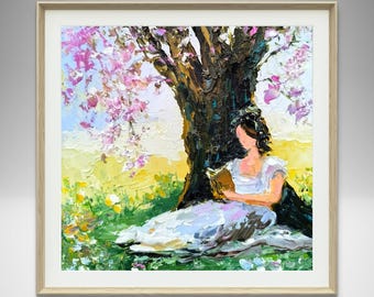 Stampa di una donna che legge sotto un albero in fiore, decorazione murale per un giardino primaverile, opera d'arte romantica