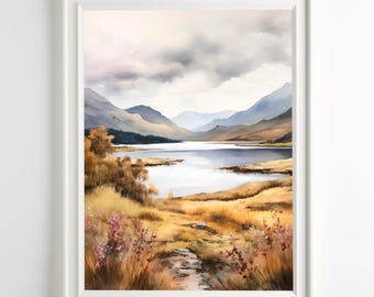 Stampa scozzese con paesaggio lacustre, Highlands, montagna nebbiosa, lago, decorazione murale