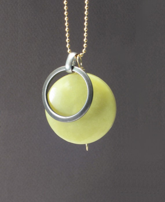 Machine à voyager dans le temps Collier long Olive Jade et