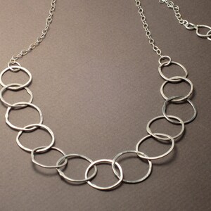 Collar de cadena de eslabones de plata de ley forjado a mano: textura martillada - Zara