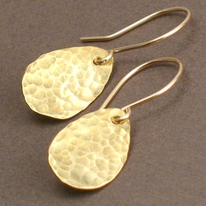 Mari - Messing Regentropfen Ohrringe an 14k Goldfill Ohrhaken