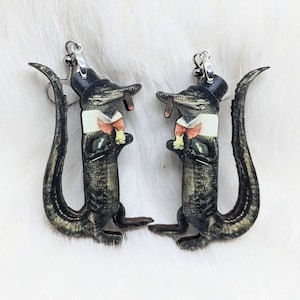 Pendientes Gator / Pendientes de cocodrilo Dapper / Pendientes espeluznantes / Imagen de postal vintage / Pendientes extraños / Pendientes antropomórficos