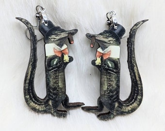 Boucles d'oreilles alligator / Boucles d'oreilles alligator élégantes / Boucles d'oreilles effrayantes / Image de carte postale vintage / Boucles d'oreilles étranges / Boucles d'oreilles anthropomorphes