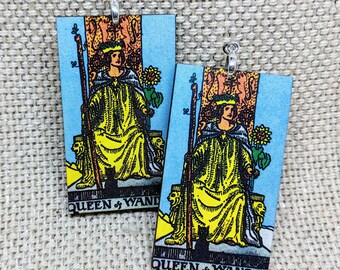 Boucles d'oreilles de carte de tarot Queen of Wands Boucles d'oreilles / Cadeau de tarot / Cadeau psychique / Boucles d'oreilles de tarot / Hypoallergenic / Bijoux de sorcière / jeu de waite de cavalier