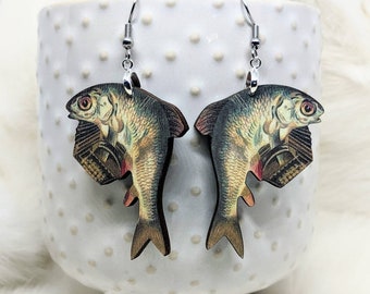 Pendientes de pescado de acordeón / Pendientes de imagen vintage / Regalo de pescado / Pendientes espeluznantes / Postal vintage / Pendientes extraños / Joyas extrañas