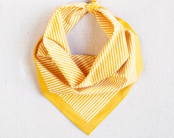 Bandana imprimé à la main, bandana jaune doré pour hommes et femmes, imprimé géométrique rayé, fabriqué aux États-Unis, écharpe 100 % coton sérigraphiée