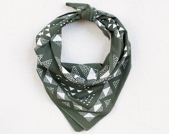 Grünes Bandana, Made in USA, geometrischer Schal, Handbedruckt, Wandergeschenk, Bandanas für Frauen, Quilt Muster, Nützliches Geschenk für Männer