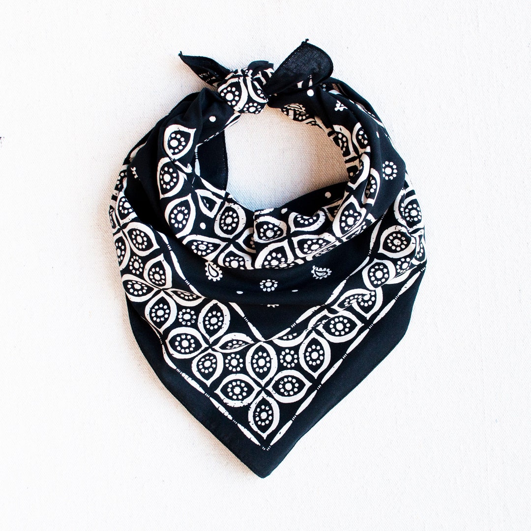 スカーフ [MATINKIM]matin vintage printed bandana in navy MATIN VINTAGE PRINTED BANDANA IN RED – Matin Kim