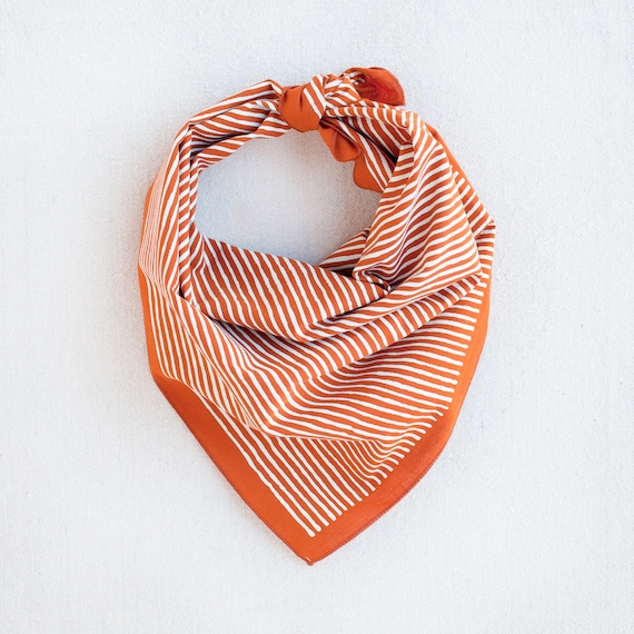 スカーフ [MATINKIM]matin vintage printed bandana in red MATIN VINTAGE PRINTED BANDANA IN RED – Matin Kim