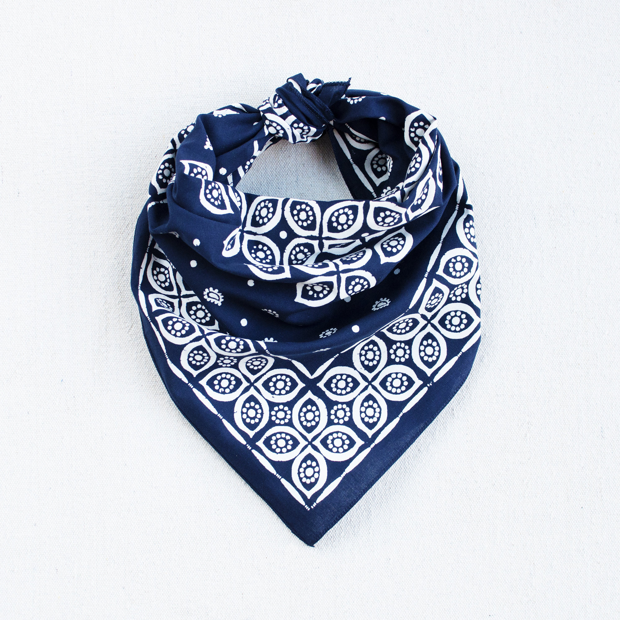 新品 HUMAN MADE BIG BANDANA STOLE NAVY Human Made Heart Big Bandana | Navy