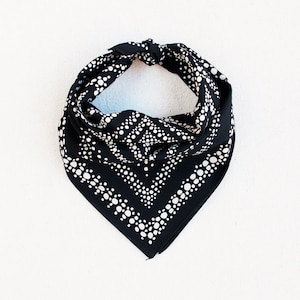 Schwarze Bandana für Frauen und Männer, Fizz Design, Geschenk für Gärtner, eng gewebte 100% Baumwolle, handbedruckte Bandana, hergestellt in den USA