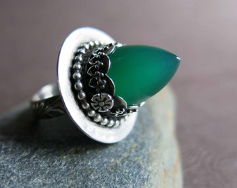 Green Onyx Bullet Ring, Artisan Ring, Size 6 Stone Bullet Ring, Spiky Gothic Green Gemstone Sterling Silver Ring, Pointy Stone Ring