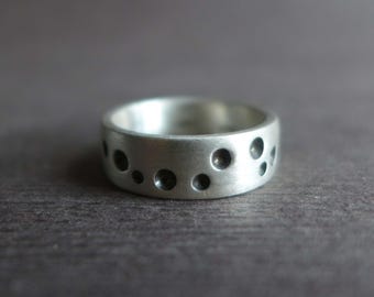 Unisex Sterling Silver Band Ring with Black Polka Dots, Size 9-9.25
