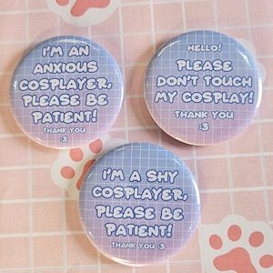 Cosplayer Nonverbal Badges | Communication Pin Badge for Shyness/Anxiety | Cosplay | Comic Con | Kawaii Cute Purple | 58mm