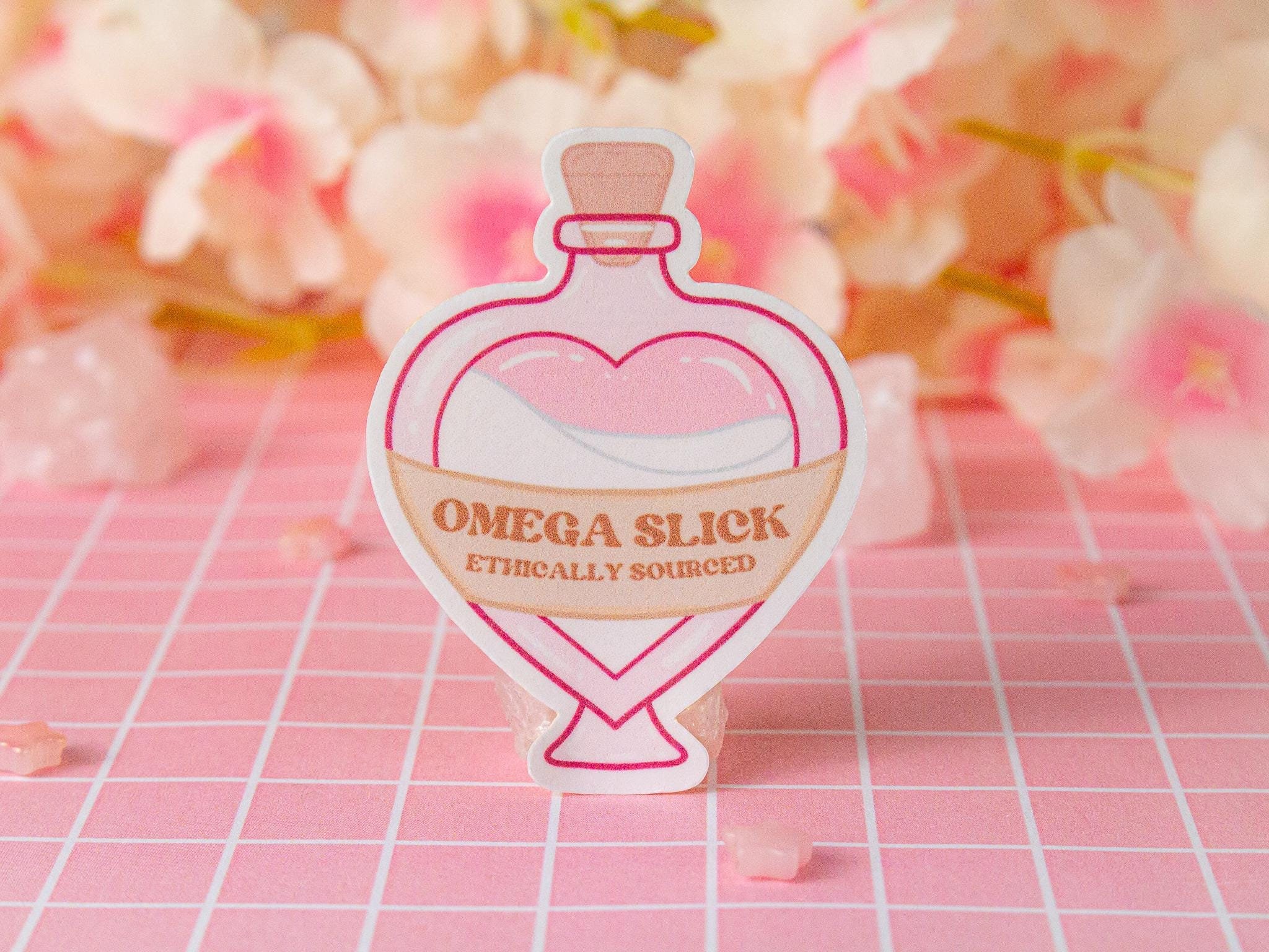 Adesivo para frasco Omega Slick | Adesivos para frasco de poção | Presente fofo rosa feito à mão do Omegaverse | Presente para fãs de fanfics australianas | Brilhante | 5 cm de altura