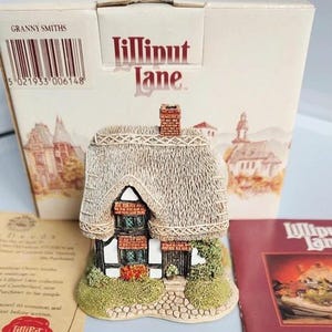 Lilliput Lane the China Shop - Etsy