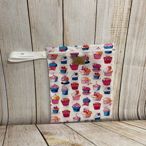 XL Wetbag Muffins personalisierbar handgemacht Windeltasche Nasstasche Wechseltasche Hygienebeutel Schwimmbadtasche Strandtasche