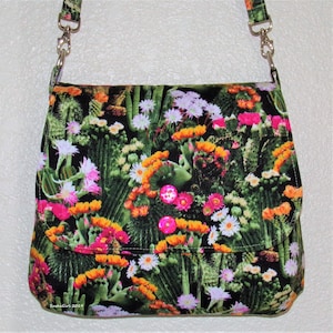 Cartera con cactus en flor: estilo mensajero grande
