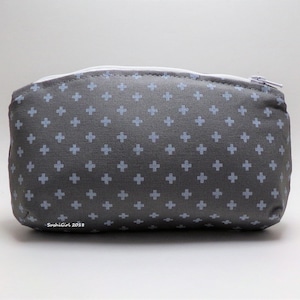 Estuche para gafas de sol con diseño de cruz gris