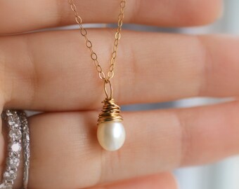 Pearl Necklace for Bridesmaid, Simple Teardrop Pearl Necklace, Gold Pearl Necklace, Wire Wrapped Pearl, 14k gold fill, Bridal Jewelry