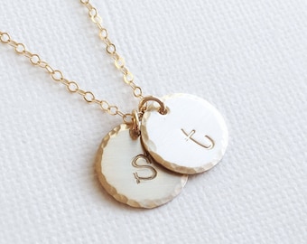 Collier d'initiales de maman, cadeau de fête des mères pour maman, cadeau d'anniversaire de maman, initiales pour enfants, collier d'initiales en or personnalisé, minuscules