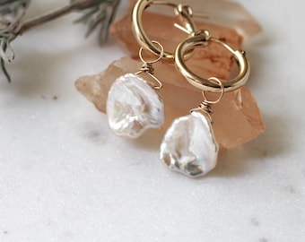 Gold Pearl Hoop Earrings, Biwa Pearls, Freshwater Pearl Earrings, Gold Huggie Hoops, Gold Hoop Earrings, Beach Wedding Earrings, Real Pearls