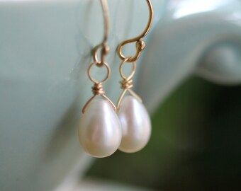 Freshwater Pearl Earrings, Gold Pearl Earrings, Dainty Teardrop Pearl Earrings, Ivory Freshwater Pearl Earrings, Simple, June Birthstone