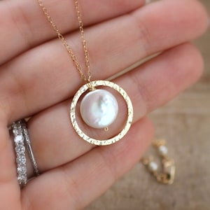 Mother of the Bride Gift, Mother's Necklace, Mother of the Groom Gift, GOLD Eternity Necklace, Circle Pendant, Pearl Necklace, Gift for MOM image 4