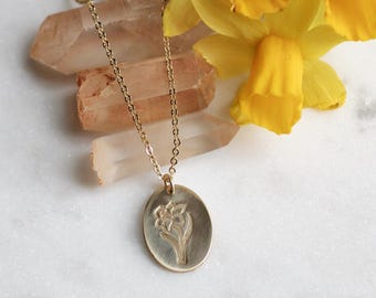 March Birth flower Necklace, Daffodil Birth flower, Birthday gift for her, New Mom Birthday Gift, Daffodil Necklace, Gold Oval Pendant