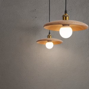 Lampada a sospensione nordica in legno: apparecchio elegante per sala da pranzo e cucina ad isola. Modernizza il tuo spazio con questa lampada a sospensione immagine 1