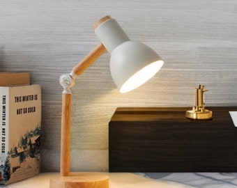 Nordische Tischlampe aus Holz: Verstellbarer Kopf, perfekt für Nachttisch, Lesen, Lernen – funktionales und elegantes Design!