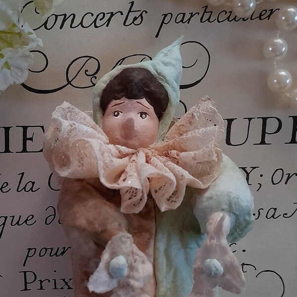 Beautiful brocante cotton doll with garland #vintage #toys #charming #ornaments #christmastoys #spuncotton #feathertree