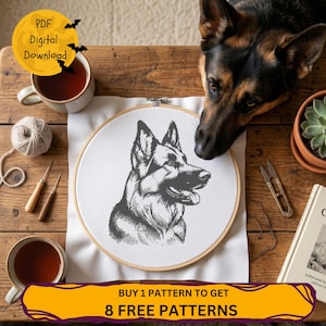 Può includere: Un modello a punto croce di un pastore tedesco in un telaio da ricamo in legno. L'immagine include una tazza di tè, strumenti di cucito e un cane pastore tedesco. Il testo sull'immagine dice "PDF Digital Download" e "Buy 1 Pattern to Get 8 Free Patterns."