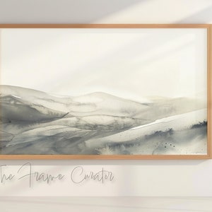 Pode incluir: Uma pintura de aquarela emoldurada de uma paisagem com colinas onduladas em tons de cinza e branco. A pintura tem um estilo minimalista e uma sensação relaxante.