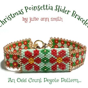 Può includere: Un braccialetto di perline con un design a scorrimento di stella di Natale. Il braccialetto è realizzato con perline rosse, verdi, bianche e dorate. Il testo "Christmas Poinsettia Slider Bracelet by Julie Ann Smith" è sopra il braccialetto. Il testo "An Odd Count Peyote Pattern..." è sotto il braccialetto.