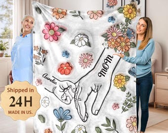 Personalized Mom Holding Hands Blanket with Kids Name, Best Mom Blanket from Daughter, First Mother&#39;s Day Blanket, Family Blanket for Nana