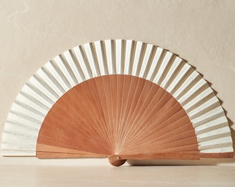 Abanico de mano español Marietta Creme, abanico de verano, abanico de madera