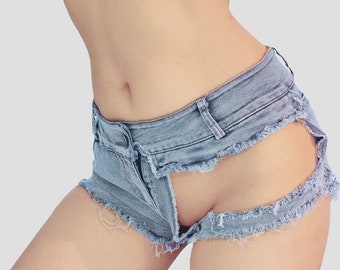 Denim shorts duizelingwekkende halslijn, naaktjurk, provocerende jeans exhibitionisme gescheurde deni, seks in de buitenlucht