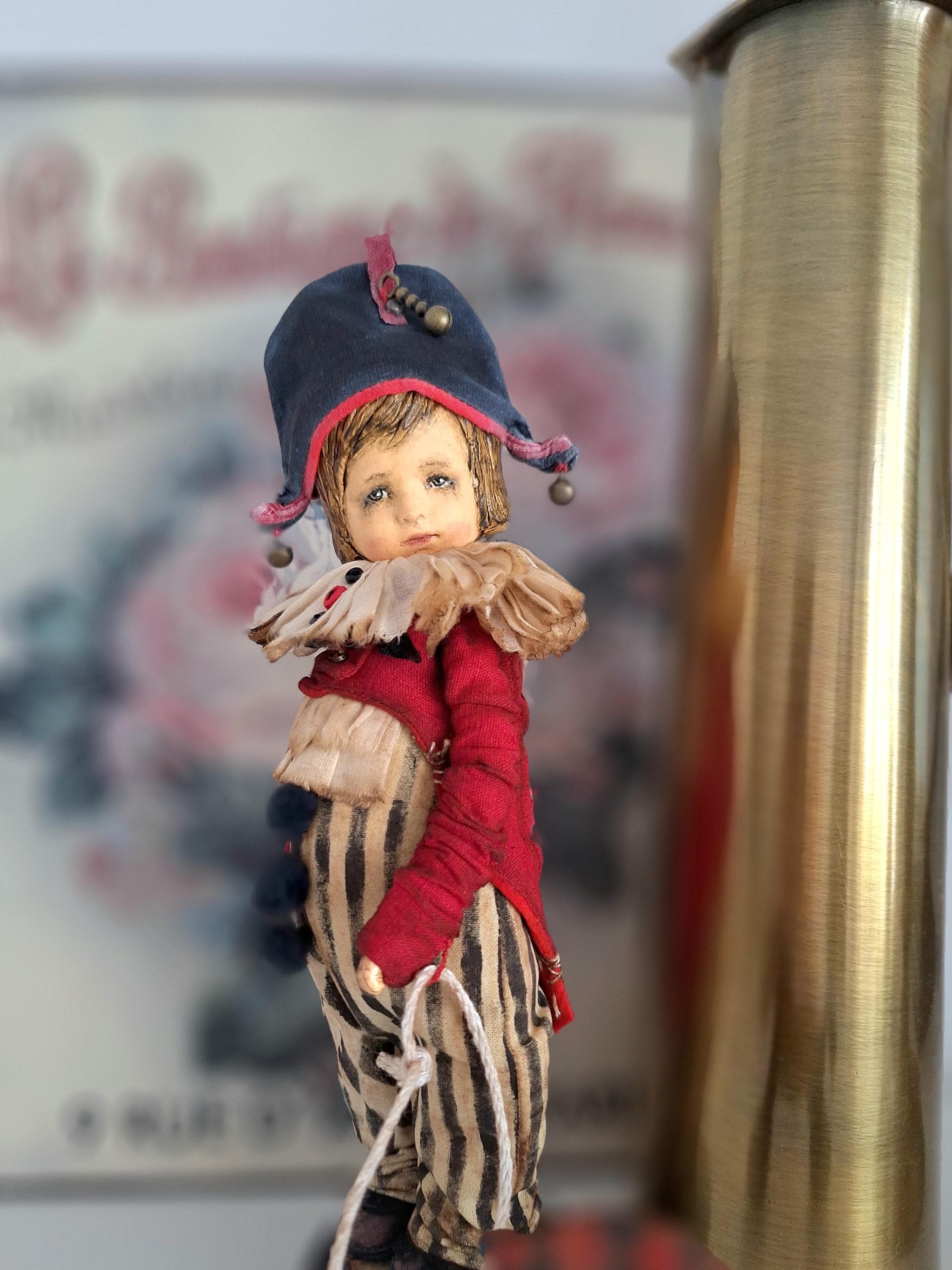 レトロピエロ⭐︎陶器製ヴィンテージドール ヴィンテージスタイルのピエロ人形、芸術的なサーカスキャラクター