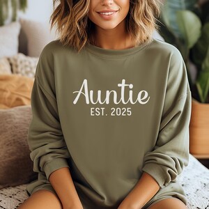 Custom Auntie Sweatshirt, Aunt Announcement, Custom Aunt Sweater, Auntie Gifts, Christmas Gift Aunt, Mother&#39;s Day Gift, New Auntie Gift