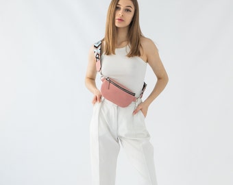 Lederen Fanny Pack hippe tas, kleine roze crossbody tas, dames schoudertas, handgemaakte lederen riemtas, cadeau voor haar, zomerreistas