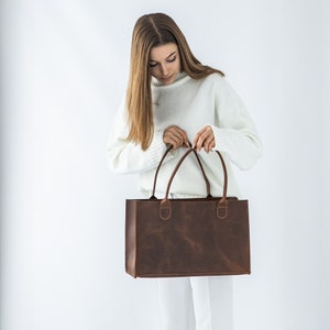 Handgefertigte Leder-Einkaufstasche mit individueller Prägung, personalisierte Damen-Umhängetasche, große individuelle Leder-Einkaufstasche, stilvolle Leder-Geldbeutel Bild 9