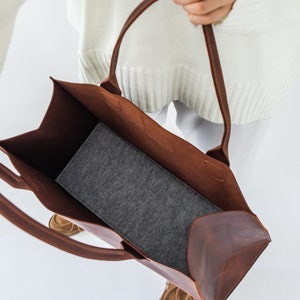 Handgefertigte Leder-Einkaufstasche mit individueller Prägung, personalisierte Damen-Umhängetasche, große individuelle Leder-Einkaufstasche, stilvolle Leder-Geldbeutel Bild 10