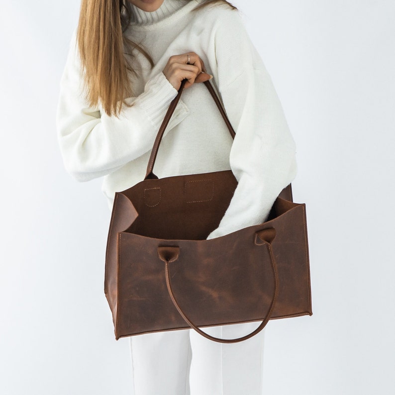 Handgefertigte Leder-Einkaufstasche mit individueller Prägung, personalisierte Damen-Umhängetasche, große individuelle Leder-Einkaufstasche, stilvolle Leder-Geldbeutel Bild 1