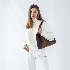 Handgefertigte Leder-Einkaufstasche mit individueller Prägung, personalisierte Damen-Umhängetasche, große individuelle Leder-Einkaufstasche, stilvolle Leder-Geldbeutel Bild 8