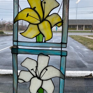 Stained glass daylily image 4