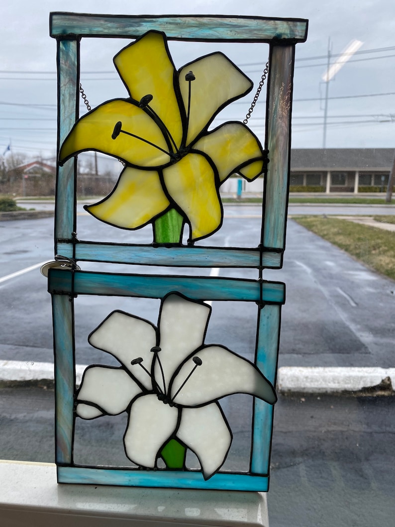 Stained glass daylily image 4
